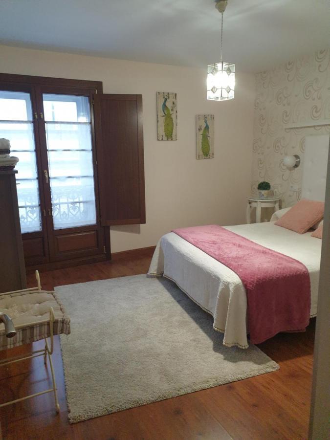 Apartamento Cine Colon Ribadeo Exterior photo
