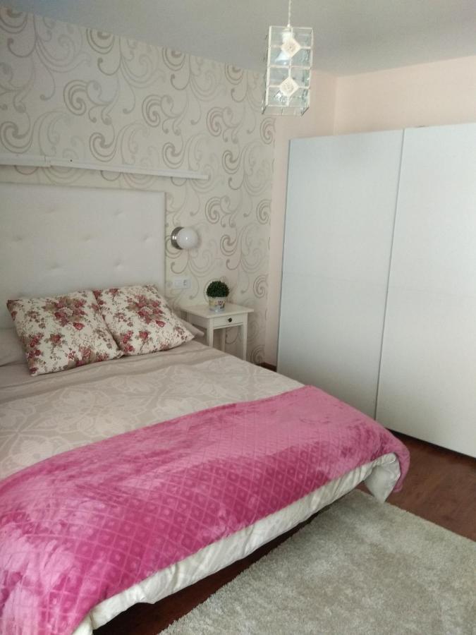 Apartamento Cine Colon Ribadeo Exterior photo