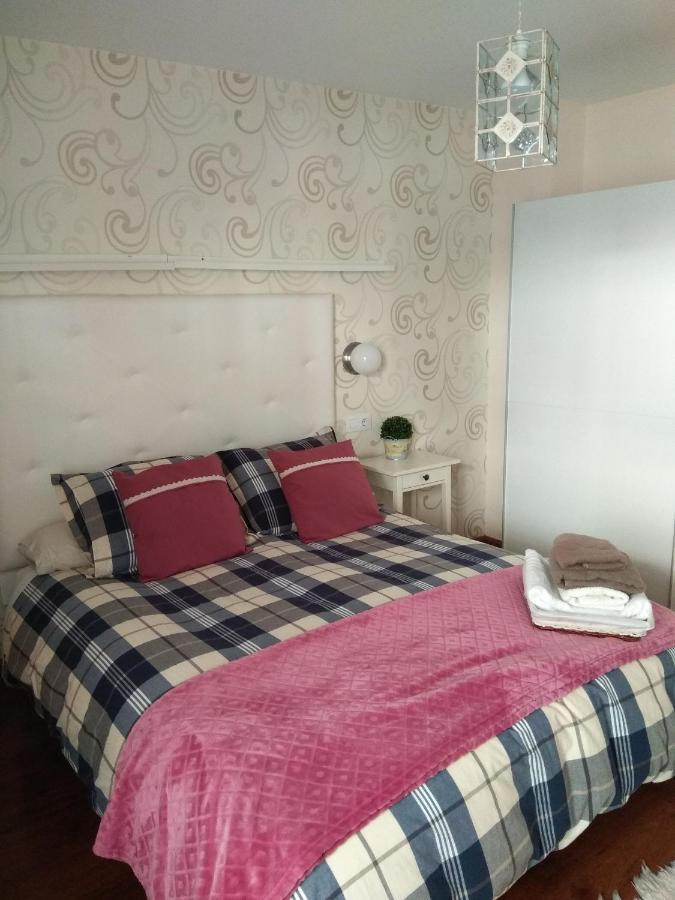 Apartamento Cine Colon Ribadeo Exterior photo